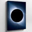 Toile Une éclipse solaire totale capturée contre un ciel noir profond avec une silhouette sombre parfaitement ronde d'art sur toile-667969903