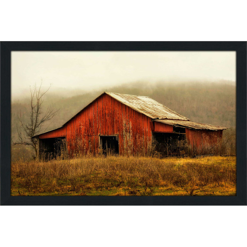 «Skylight Barn in The Fog», reproduction de photo, H 33,5 po x l 49,5 po x P 1 po, Cadre espresso