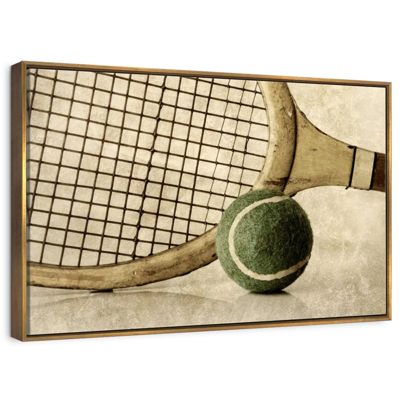 Vieille raquette et balle de tennis, Cadre flottant doré, 43 po x 29 po