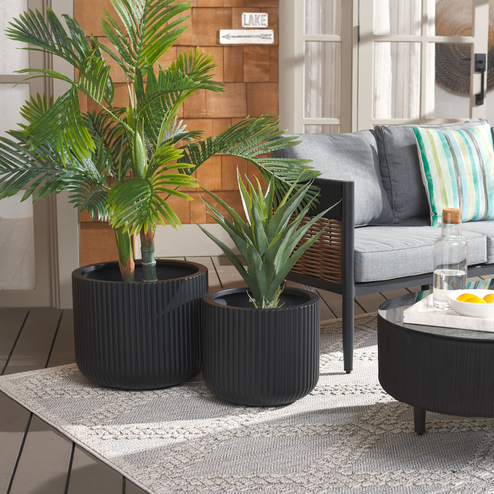 Milano 18" Pot Planter, Black