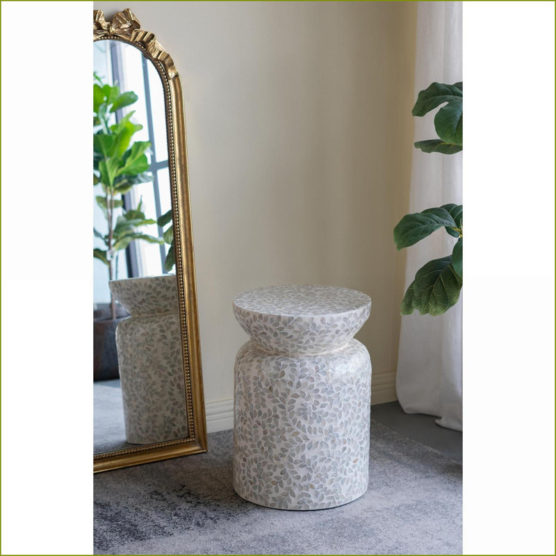 Table d'appoint | Capiz côtier rond blanc cassé 14 x 14 x 20 | Salon / vestibule / chambre à coucher | Panneau de fibres à densité moyenne; Capiz | Repose-pieds