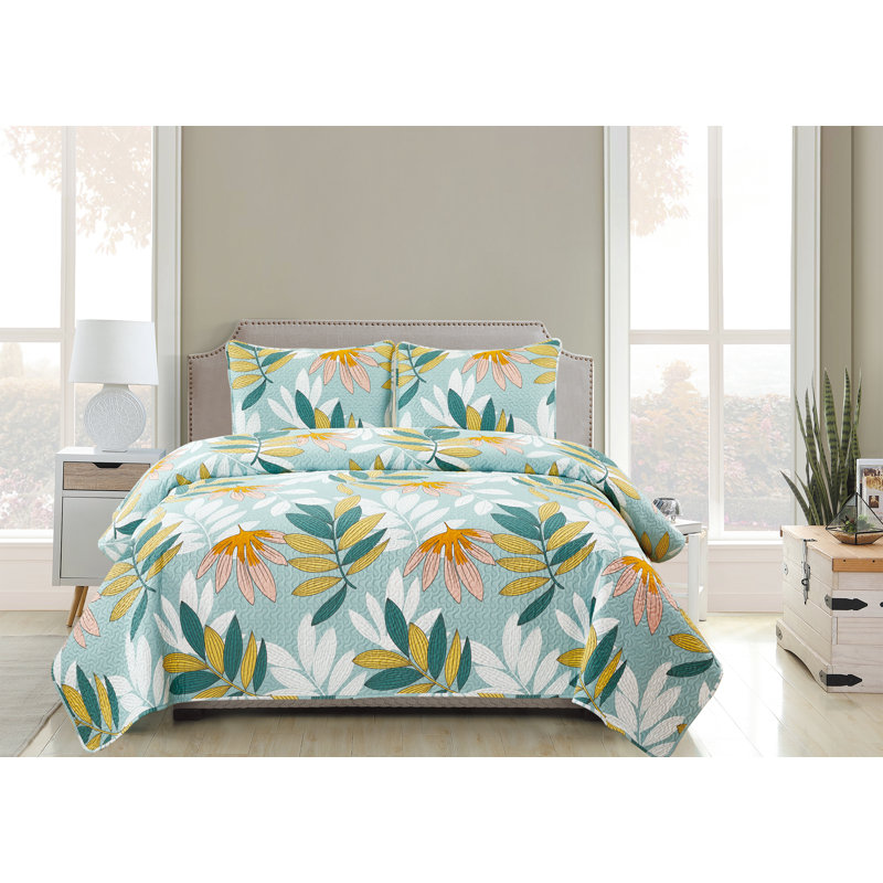 Elodie Polyester Percale Floral Quilt, King Quilt  + 2 King Shams
