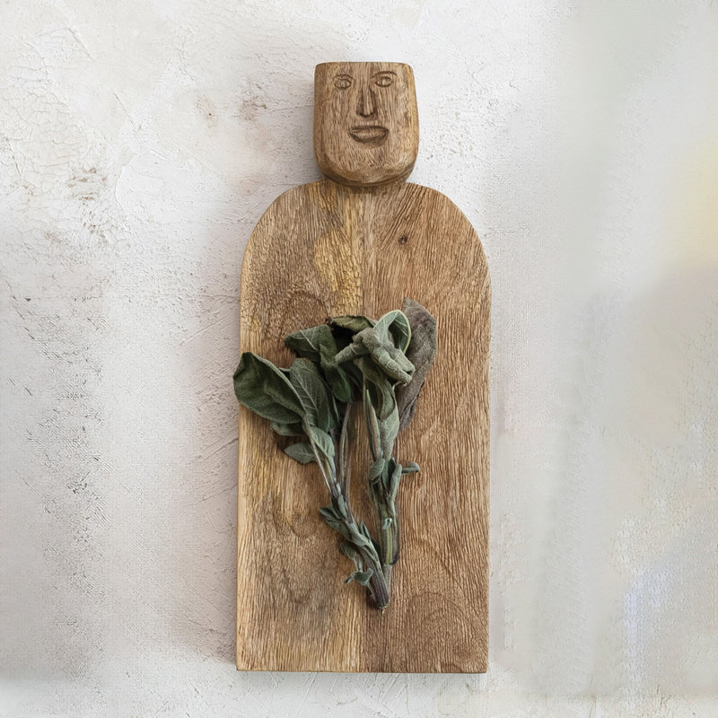 Trancheuse à fromage moyenne en bois de manguier sculpté à la main avec planche à découper et finition peignée, naturel