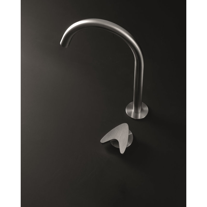 Acquaco Linki Arrow Deck Mount Two-Hole Single Handle Bathroom Lavatory Faucet with 5-5/8'' Spout Reach, Polished Gold PVD