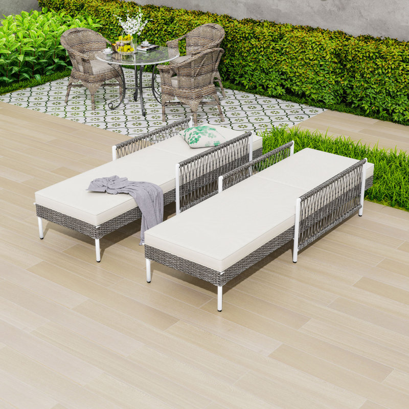 Ensemble de 2 chaises longues réglables en osier avec coussins, Gris