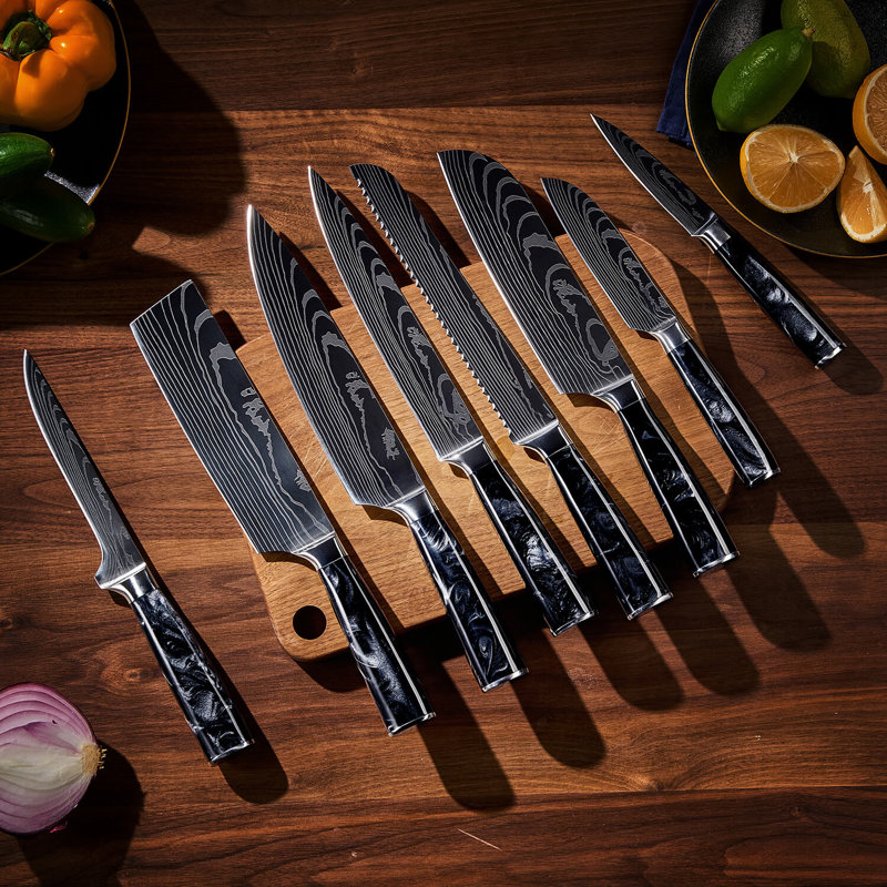 Ensemble de 8 couteaux japonais Senken Knives avec poignées en résine noire - Collection Onyx - Lames tranchantes avec un beau motif damas - couteau de chef, couteau de santoku, couteau à pain, couteau d'office et plus, boîte-cadeau
