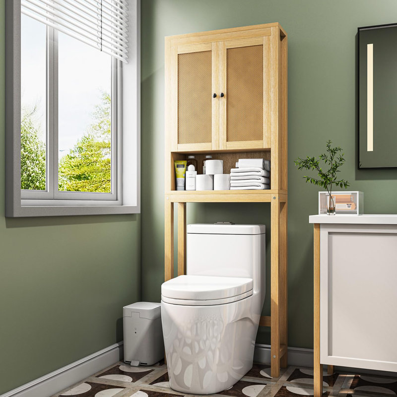 Armoire de rangement en rotin au-dessus de la toilette