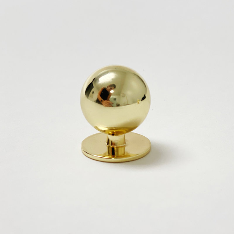 Chandler Round Knob in Polished Brass, 1.13"
