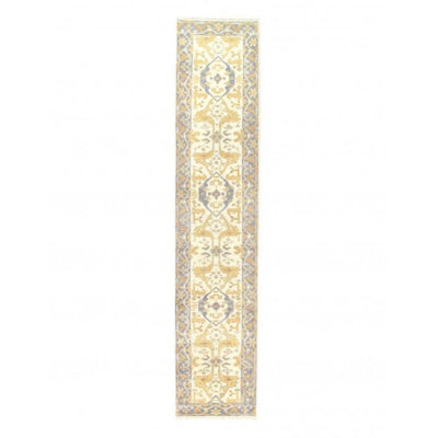 Wool Oriental Area Rug in Ivory