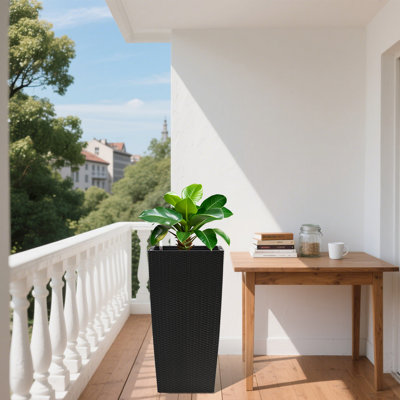Grand pot à fleurs avec trous de drainage et plateaux intérieurs