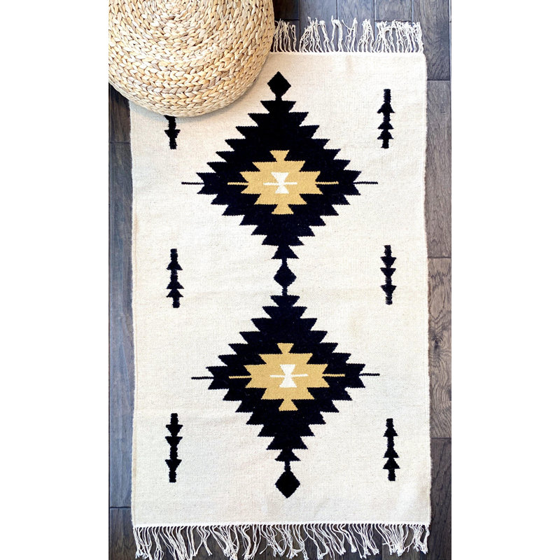 Tapis crème flèches aztèques, Rectangle 5 pi x 6 pi 7 po