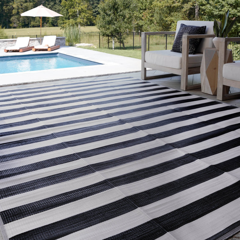 Azrielle Striped Indoor / Outdoor Rug, Rectangle 9' x 12'