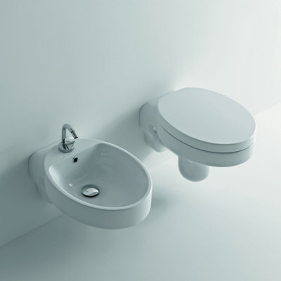 Toilette à fixation murale allongée à double chasse Cento (siège inclus)