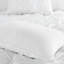 Superbe édredon blanc 7 pièces, et complet en blanc, avec de charmantes taies décoratives-119384992-119384980