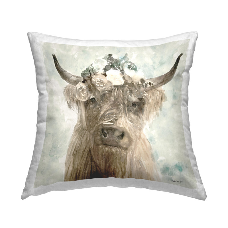 Coussin décoratif délicat imprimé Buffalo avec couronne florale et aquarelle par Stellar Design Studio