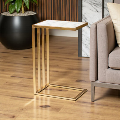 Table de bout en marbre en forme de C Rochester, dorée, H 22,21 po x l 14,08 po x P 9,81 po
