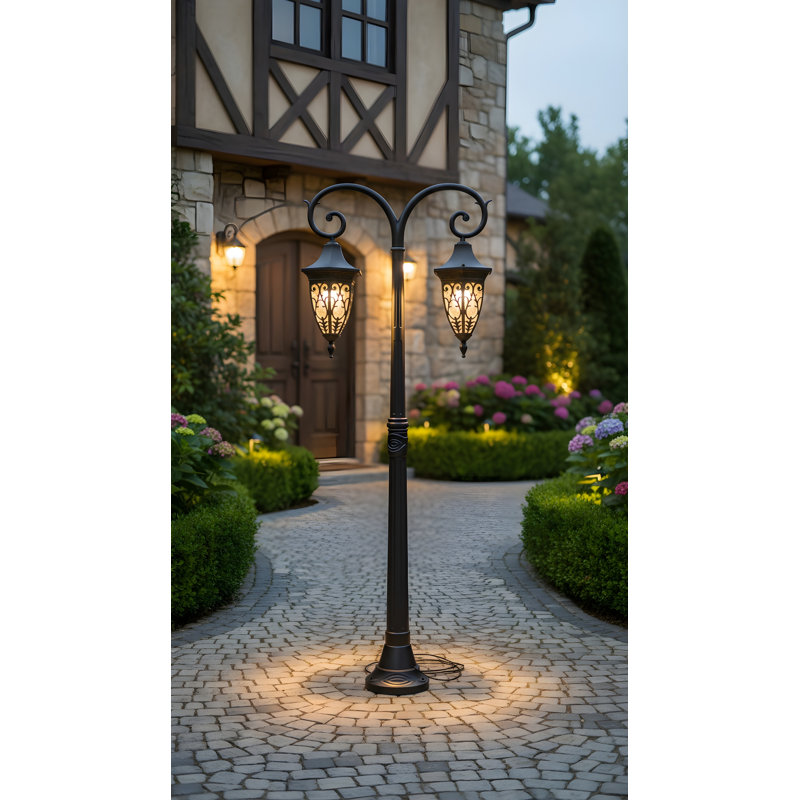 Lampe sur pied à double lanterne en bronze antique Une élégance intemporelle dans les moindres détails