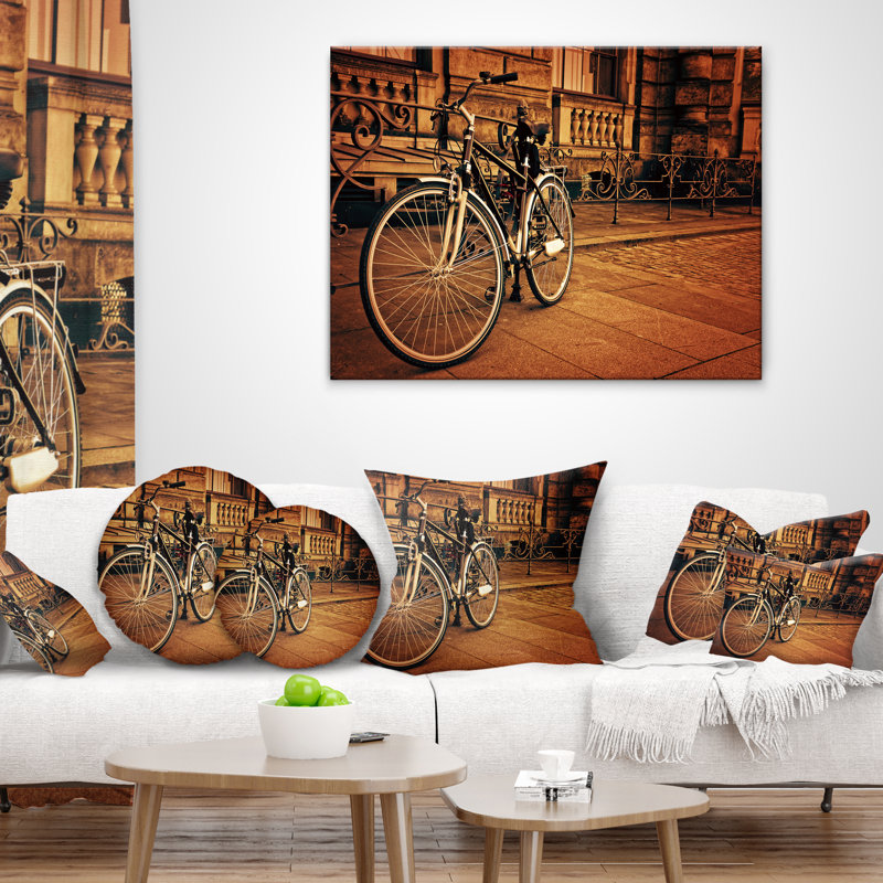 Coussin décoratif paysage de paysage rétro avec vélo, H 16 po x l 16 po