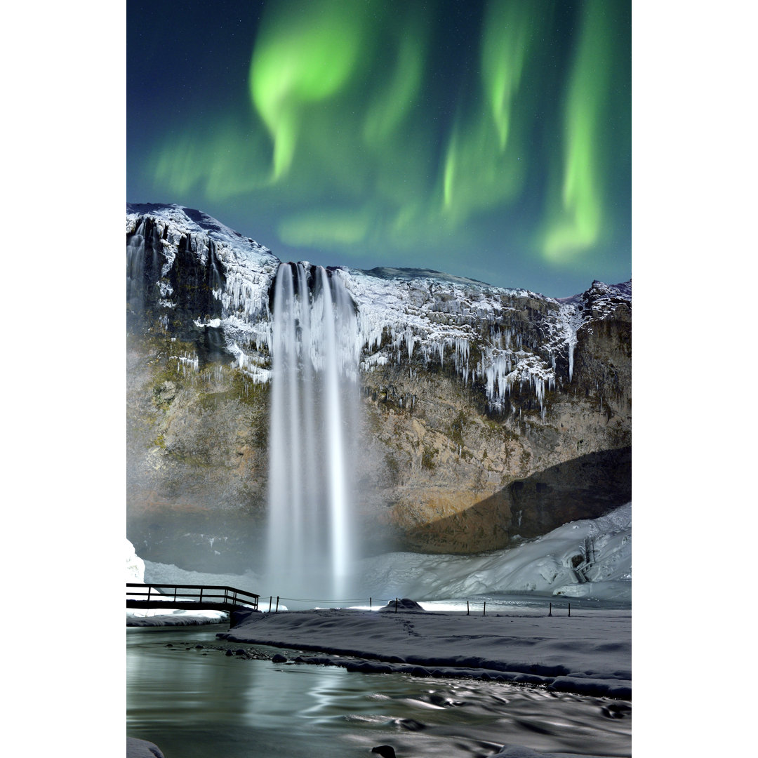 Skogafoss Wasserfall von Zorazhuang - Kunstdrucke auf Leinwand