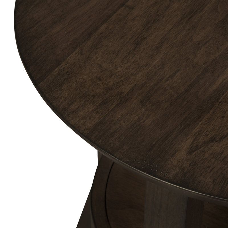 Table de bout ronde Arees avec pieds fuselés et une tablette