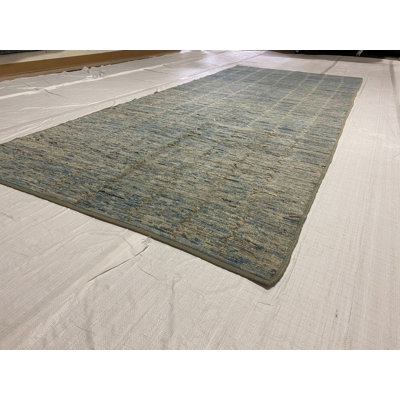 Tapis de couloir unique bleu clair / ivoire 4 pi 9 po x 11 pi 1 po tissé à la main