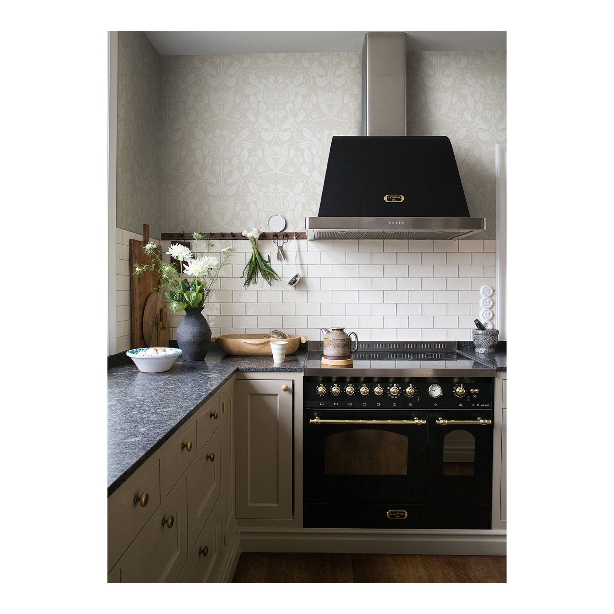 Leavy Floral Wallpaper, Bone