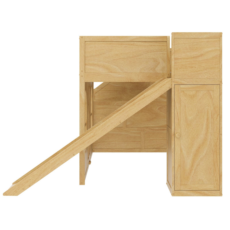 Lit simple mezzanine pour enfants avec glissade, escalier de rangement, garde-robe, portes et fenêtres décoratives, naturel