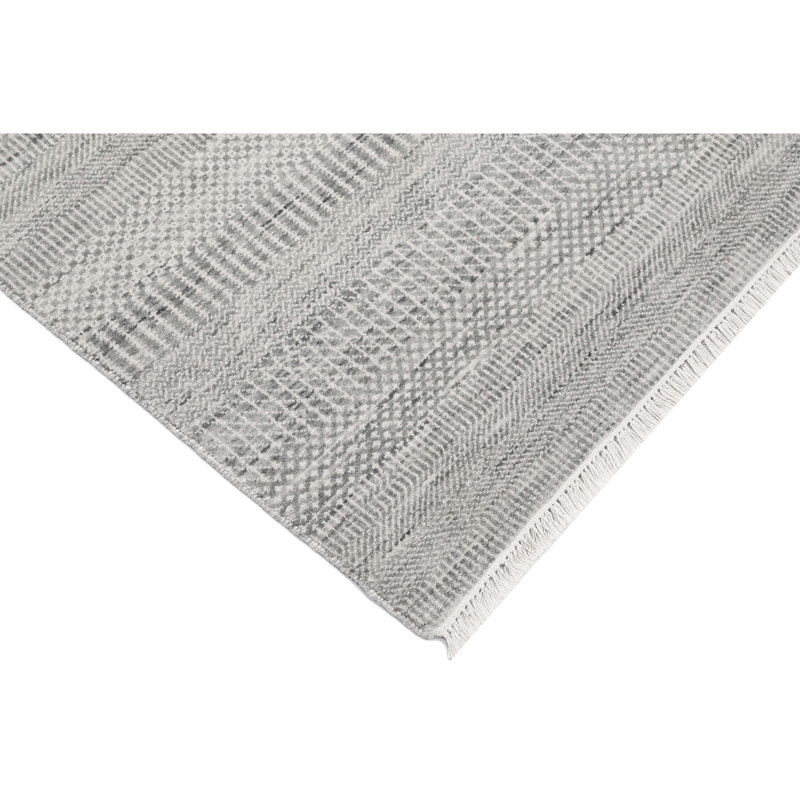 Area Rug in Silver/Gray