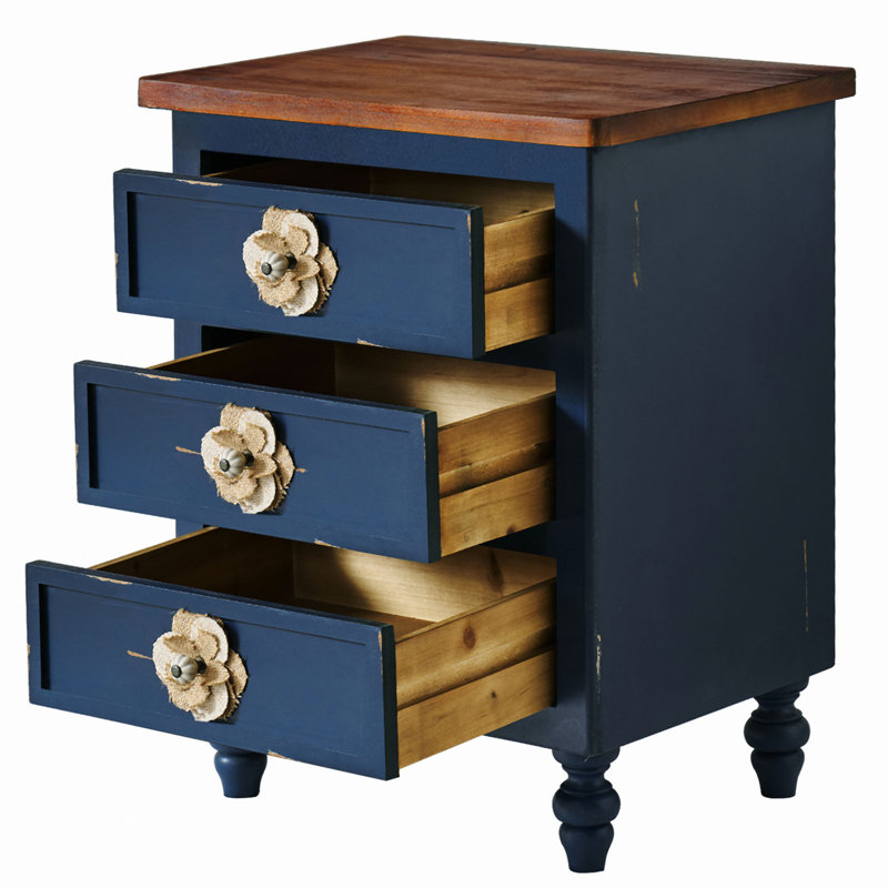 Table de bout Vintage Farmhouse avec boutons floraux - table de chevet rustique de 19 po avec 3 tiroirs et pieds de gourde, table de chevet ou de canapé, presque entièrement assemblée