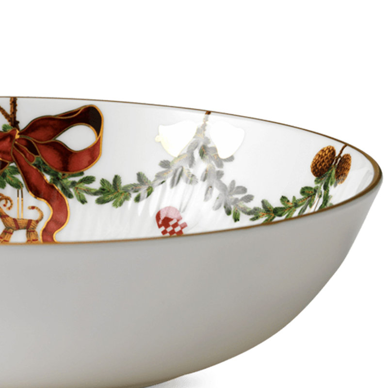 Royal Copenhagen Star Fluted Christmas Bone China 59 fl oz. Salad Bowl