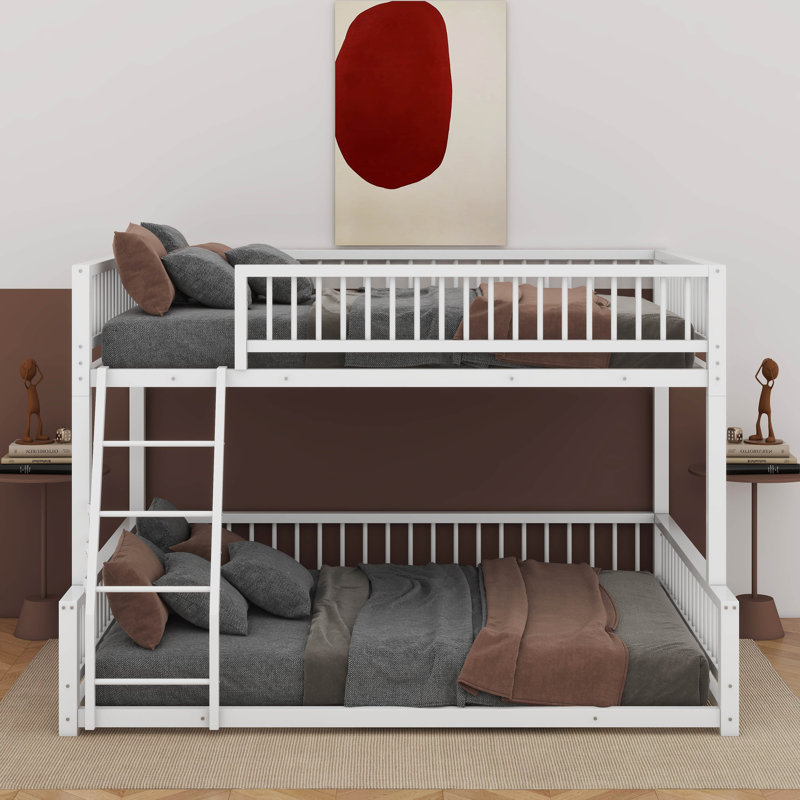 Structure de lit double superposé au-dessus de grand lit double avec échelle et garde-corps de sécurité, Double TG sur grand