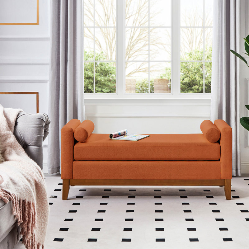 Grand canapé rembourré orange confortable en tissu bouclé avec coussins et double accoudoirs, idéal pour se détendre dans le salon ou l'entrée. Dimensions : 130 cm (L) x 47 cm (l) x 57 cm (H). Installation simple et installation facile.