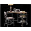 Bureau d'inspiration industrielle avec un plateau en bois noir antique et des roulettes décoratives