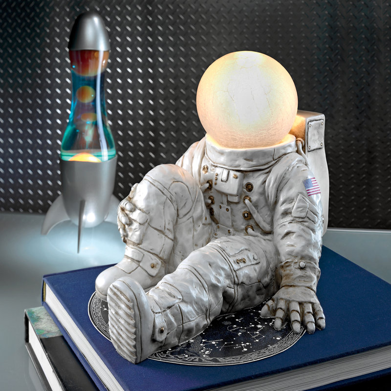 Sculpture astronaute éclairée
