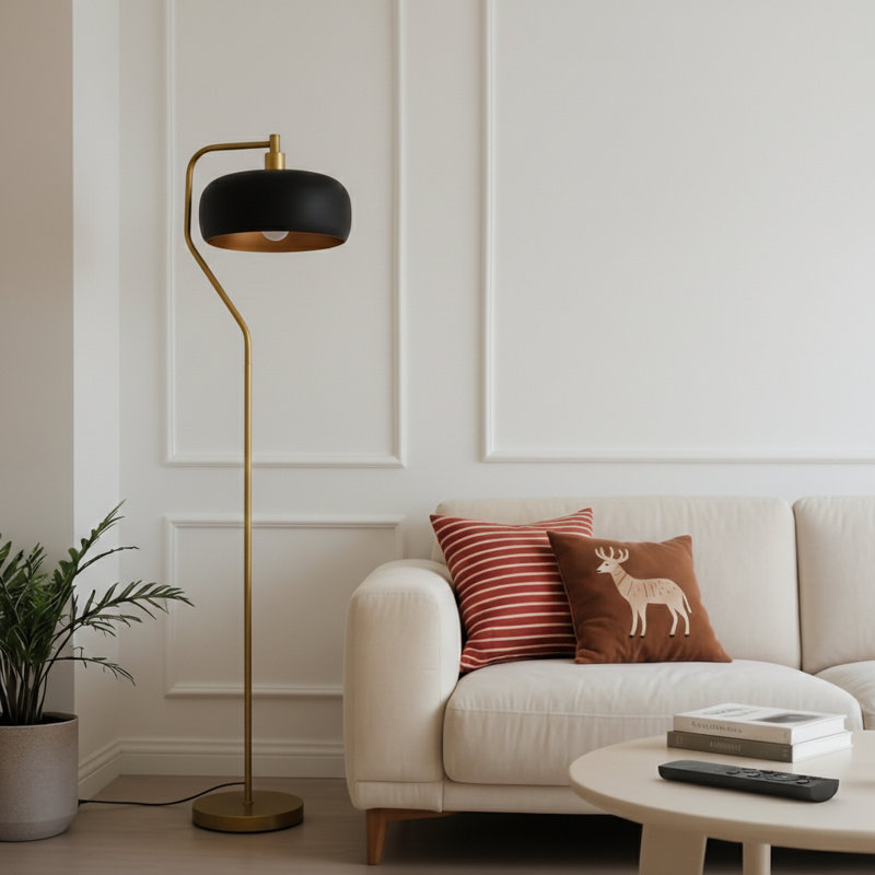 Lampe sur pied en porte-à-faux moderne en métal doré, lampe sur pied à bras pivotant courbé avec abat-jour en métal brun, lampe de lecture au-dessus du canapé réglable pour le coin de la chambre à coucher