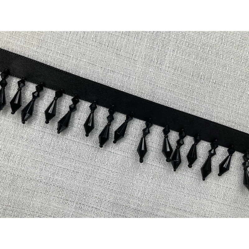 Frange de cristal solide noire perlée avec bordure de 1,5 po de largeur vendue à la verge