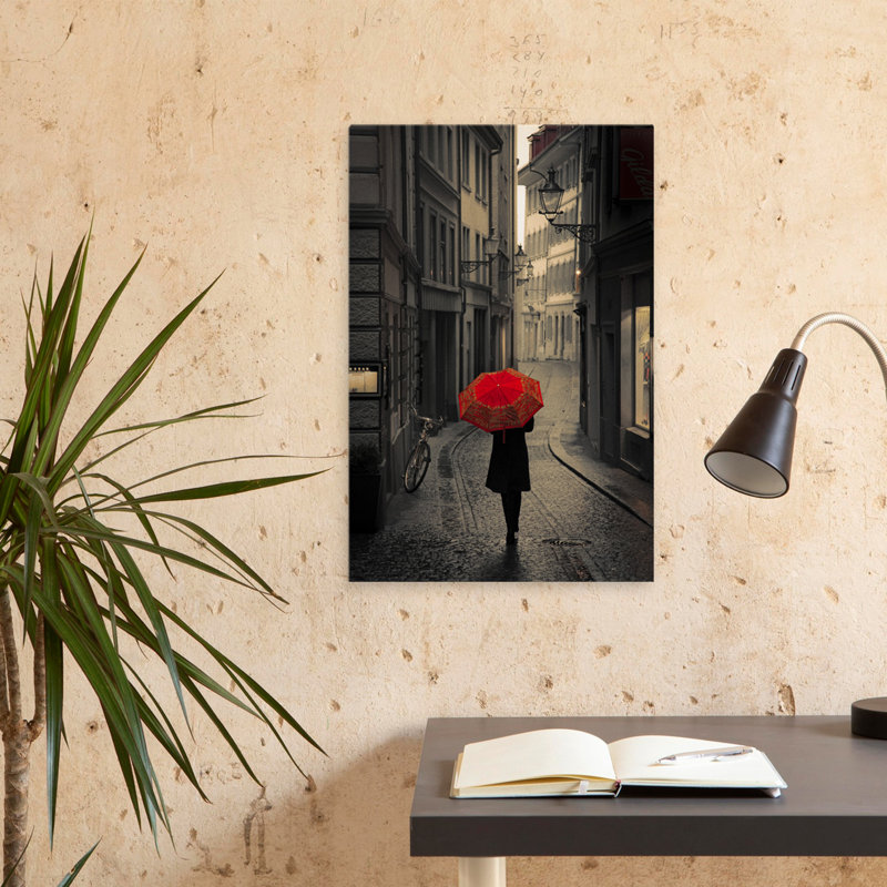 Red Rain - photographie figurative, art européen, H 24 po x l 16 po