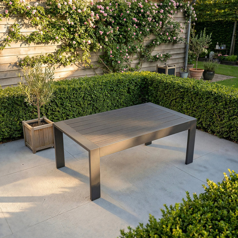 Table basse d'extérieur en métal 