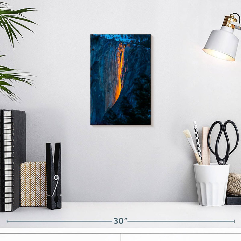 Alvord Fiery Horseetail Fall, H 12 po x l 8 po