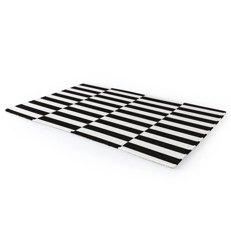 Tapis noir et blanc à motif géométrique, Rectangle 5 pi x 7 pi