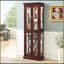 Superbe armoire vitrée avec tablettes réglables et panneau arrière en miroir, idéale pour exposer des objets précieux.-28705549
