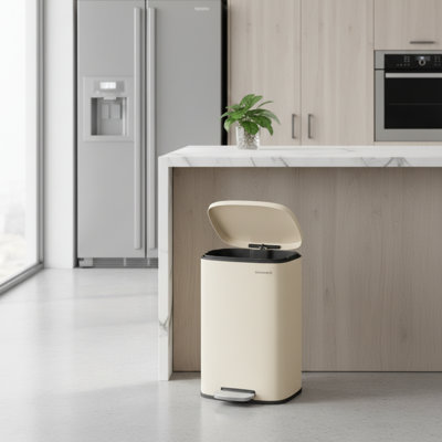 Poubelle à pédale en acier inoxydable Sandy Beige, 50 litres, conception à fermeture lente, poubelle intérieure amovible, adaptée au recyclage des déchets de cuisine et de salle de bain.