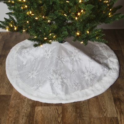 48"D White Velvet Snowflake Tree Skirt