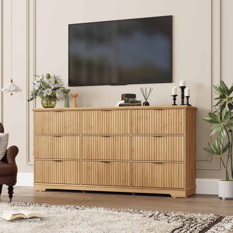 Commode cannelée de 63 pouces de large avec 9 tiroirs en bois et prise de courant intégrée, commode de chambre moderne, commode de rangement améliorée pour le placard et le salon