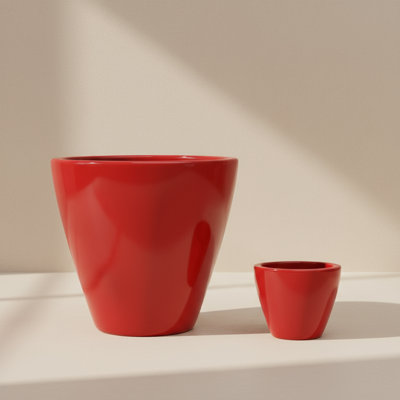 Pots à fleurs rouges en plastique avec réservoir