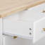 Îlot de cuisine roulant avec comptoir à abattants, armoire à déchets coulissante, organisateurs doubles, prises de courant intégrées, supports à épices et à serviettes et surface en bois d'hévéa pour une cuisson et un rangement flexibles.-44642387