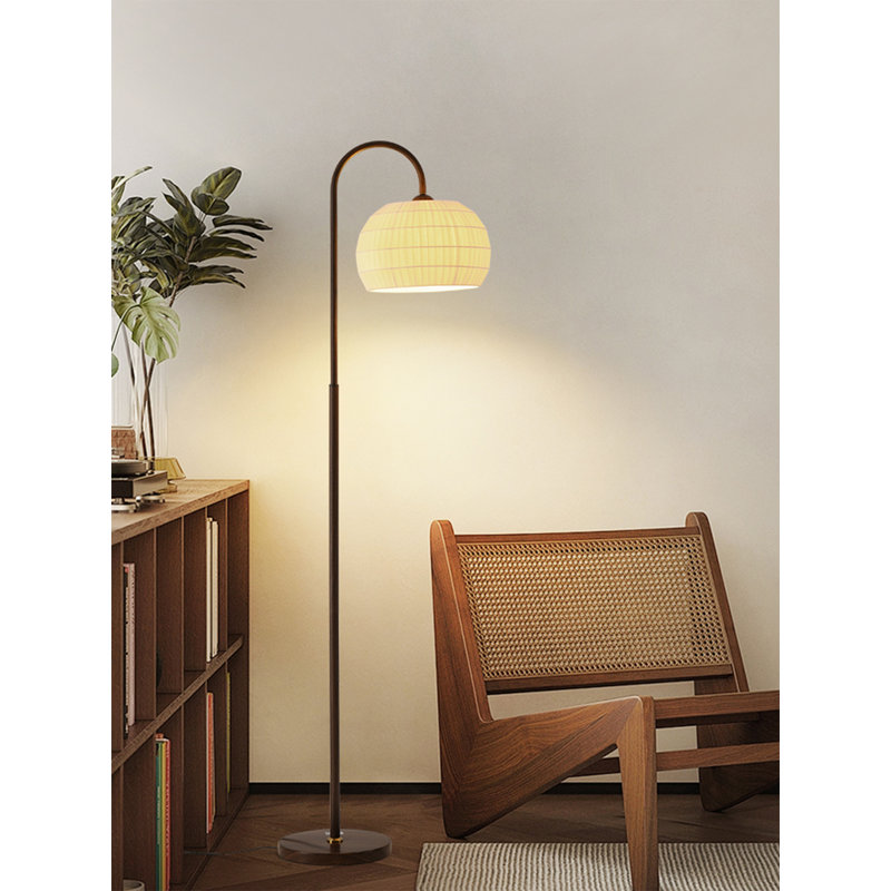 Lampe sur pied en fer forgé et en tissu de style crème
