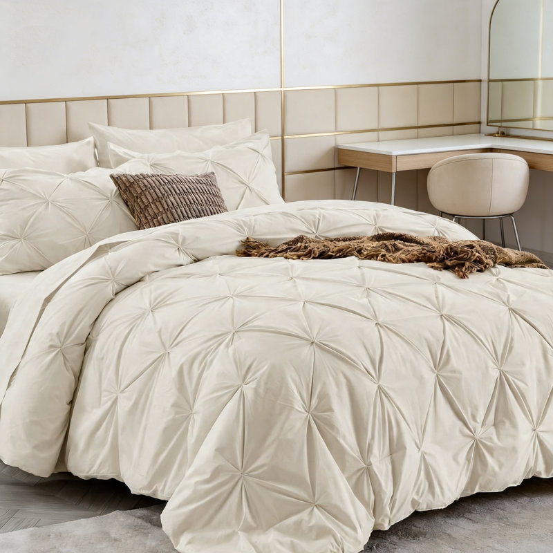Ensemble de couette 7 pièces Queen Pintuck Bed in a Bag beige