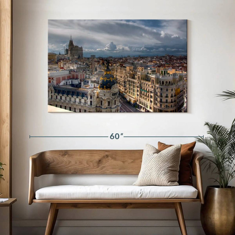 Horizon de Sirci Madrid au-dessus de la Gran Via, H 32 po x l 48 po