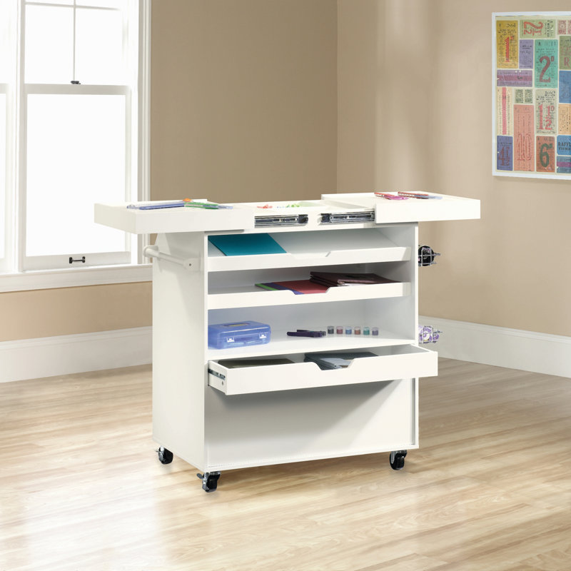 Chariot artisanal traditionnel, finition blanche